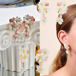 🆕 LES NEREIDES 🧿 NIB Verbena Flower and Round Stone Dangling Earrings